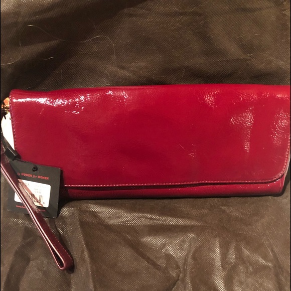 NWT Hobo Crimson patent leather clutch/ wristlet. Great Holiday Item
